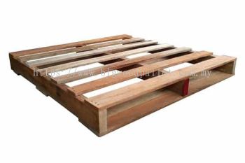 2 Way Forklift Loading Wooden Pallet 