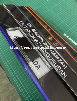 Signage Nama + Slot 30.5x12cm