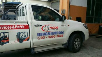 Vision Handing Equipment Sdn Bhd truck 4X4 sticker at klang utama