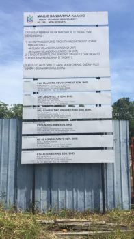 construction projet signboard in kota kemuning 