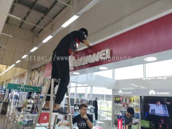 Huawei LED Acrylic 3D Box up Sigange At Giant Klang Center