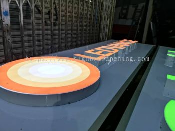 world one aluminium 3d led fronlit lettering signage signbaord at puchong kuala lumpur