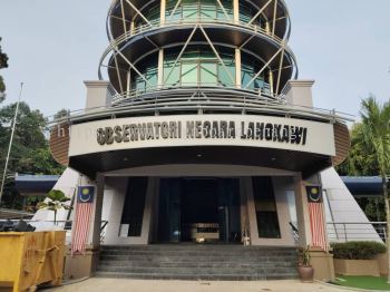 Commercial Branding Enhancement | Custom 3D LED BACKLIT Box Up Letter Sign Installation in Pantai Cenang, Kuah & Kedawang