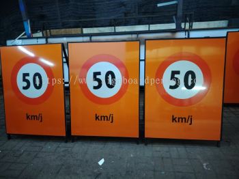 Temporary Site Safety Solutions | Reflective Roadside 50km/j A-Frame Sign Manufacturer in Juru Penang