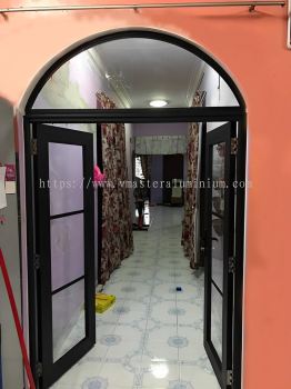 SEMICIRCLE FIXED GLASS WITH SWING DOOR 