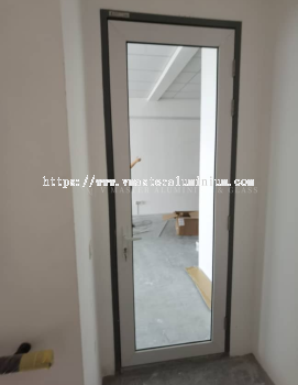 SWING DOOR 