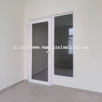 SWING DOOR WITH FIXED GLASS 