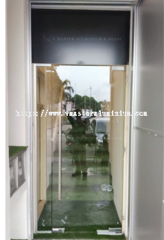 TEMPERED GLASS DOOR WITH FIXED GLASS & ACP BOARD AT KULAI AREA