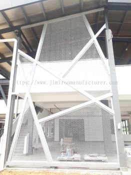 Expanded metal mesh structure 