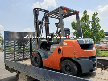 TOYOTA 8FD25 Diesel Forklift with 4000mm Normal Mast rent to West Port, pulau indah in monthly basis