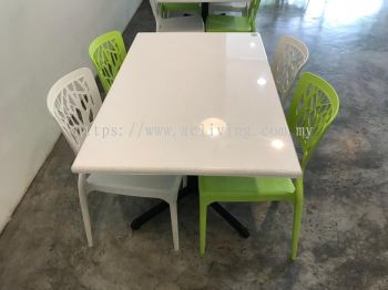 Fibre Glass Table with Rocket Leg + Izzy Plastic Chair Set