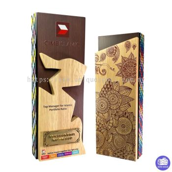 7510 - WOODEN TROPHY