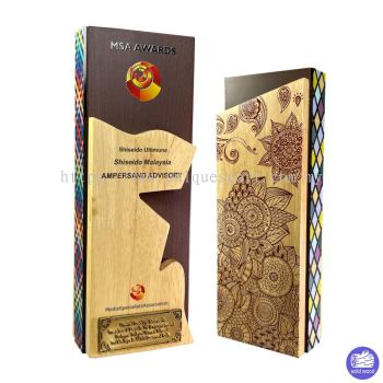 7511 - WOODEN TROPHY