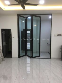 LIVING ROOM FOLDING DOOR SPECIALIST AT TAMAN BERKELEY, ICITY, SHAH ALAM, ALAM IMPIAN