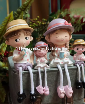 Modern Family Home Decoration PC1247-31001 Fresh college style resin modern couple desktop hanging doll home decoration ornaments graduation gift