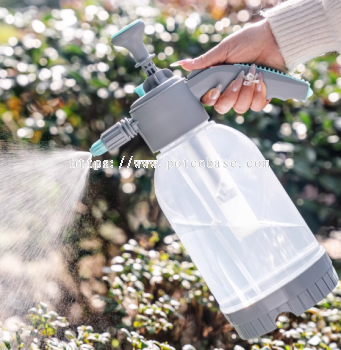 Watering Kettle For Watering Flowers. Household Air Pressure Kettle For Cleaning. Special Pressure Watering Kettle For Spraying Flowers. High-Pressure Foam Bottle. 浇花用的水壶家用气压水壶清洗用喷花专用压力水壶高压泡沫瓶  Menyiram Cerek Untuk Menyiram Bunga. Cerek Tekanan Udara Isi Rumah Untuk Pembersihan. Cerek Penyiraman Tekanan Khas Untuk Menyembur Bunga. Botol Buih Tekanan Tinggi.