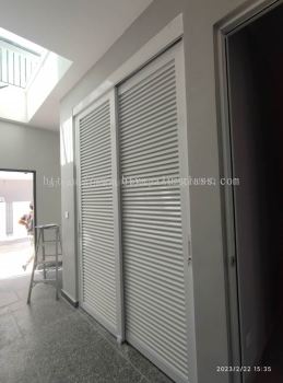 Louvers sliding door