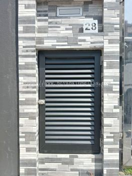 Louvers door