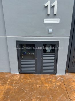 Louvers door