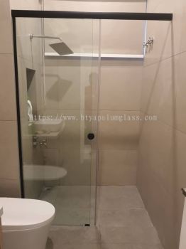 Sliding door shower screen