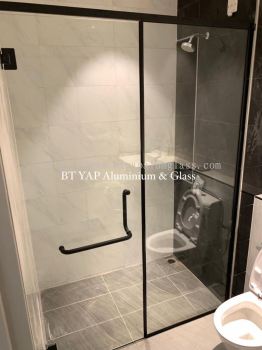 Swing door shower screen