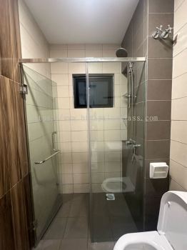 Swing door shower screen