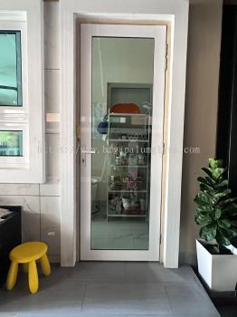 Swing door