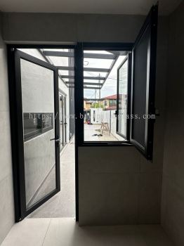 Swing door