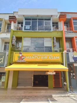 Retractable Awnings: Open for Sunshine, Close for Comfort