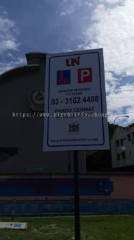 Perfect Driving school Road direction signboard at klang bukit tinggi 