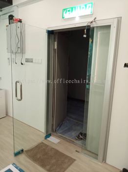 12mm Tempered Glass Swing Door Setia Alam | Swing Door Contractor Setia Alam