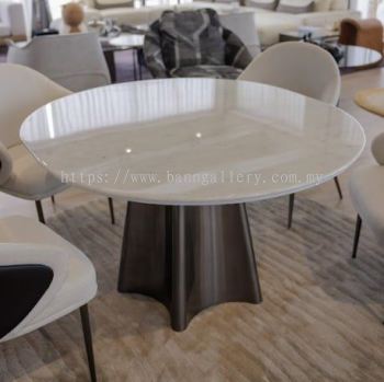 Star Dining Table