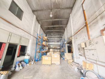 Johor Jaya, Jalan Ros Merah  @ 1.5 Storey Terrace Factory FOR RENT