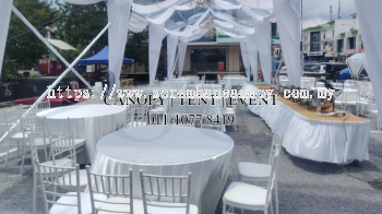 Round Table with Chiavari Chairs Set 