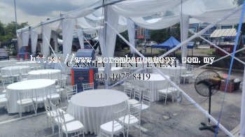 Round Table with Chiavari Chairs Set 