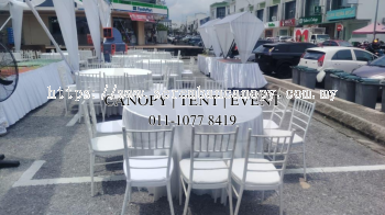 Round Table with Chiavari Chairs Set 