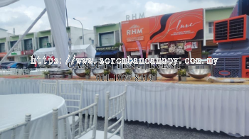 Round Table with Chiavari Chairs Set 