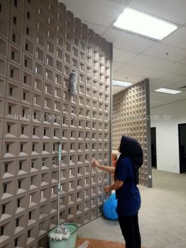 High Wall Dusting & Decorative Partition Cleaning