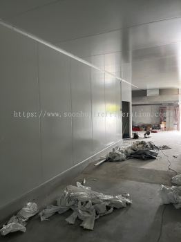 Install Pir Panel Chiller And Processing Room