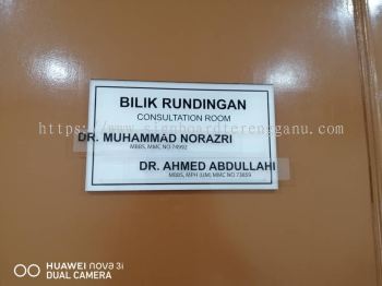 DOOR SIGNAGE ACRYLIC POSTER FRAME ACRYLIC SIGNAGE IN TERENGGANU DUNGUN