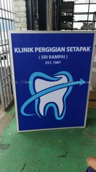 KLINIK PERGIGIAN DOUBLE SIDE LIGHTBOX SIGNAGE SIGNBOARD IN JERANTUT 