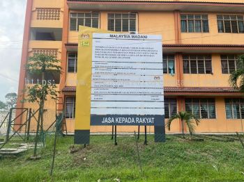 JKR CONSTRUCTION PROJECT SIGNBOARD AT KUANTAN, BANDAR INDERA MAHKOTA. PANCHING, SUNGAI LEMBING, GAMBANG, BESERAH, GEBENG, PENOR, SUNGAI KARANG, BATU HITAM, CHENDOR, TANJUNG LUMPUR, TELUK CEMPEDAK, CHERATING KUANTAN PAHANG MALAYSIA