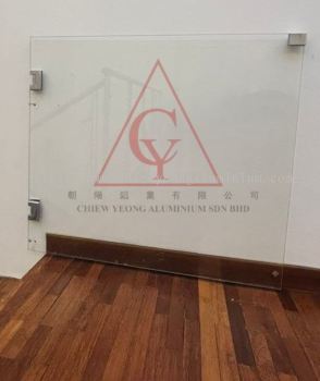 Tempered Swing Door (Crystal Clear Tempered Glass)