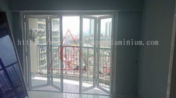 Aluminium Folding Door (Light Green Float Glass)