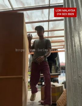 LORI BUANG BARANG BRICKFIELDS