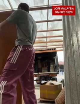 LORI BUANG BARANG BRINCHANG