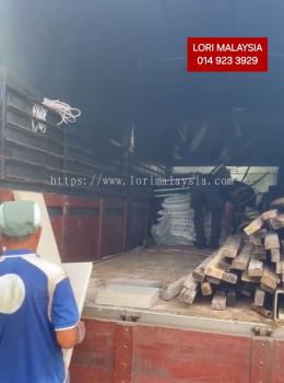 LORI BUANG BARANG SEMABOK