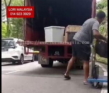 LORI ANGKAT BARANG BANGSAR