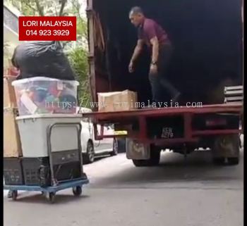 LORI ANGKAT BARANG BESERI