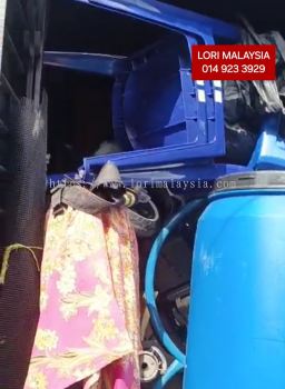 LORI ANGKAT BARANG PARIT BUNTAR